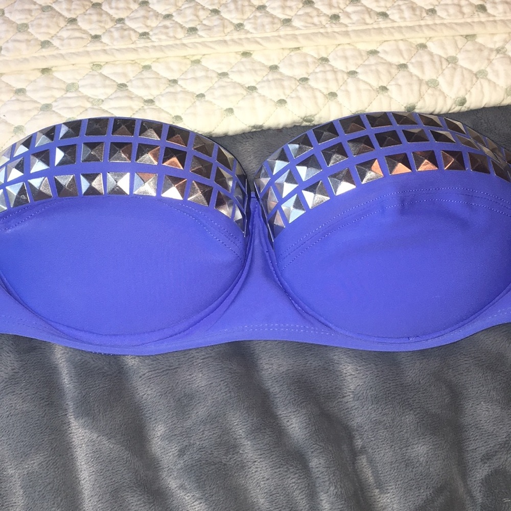 Bikini top.